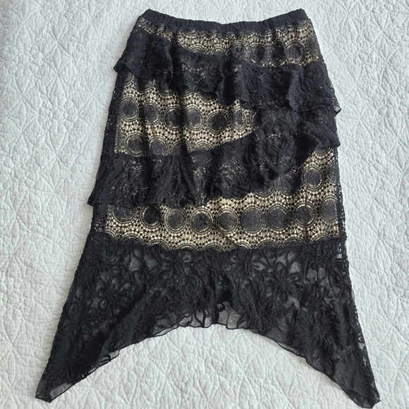 Adiva Crochet And Lace Ruffle Black Skirt With Curve Pointed Hem - Picture 1 of 10